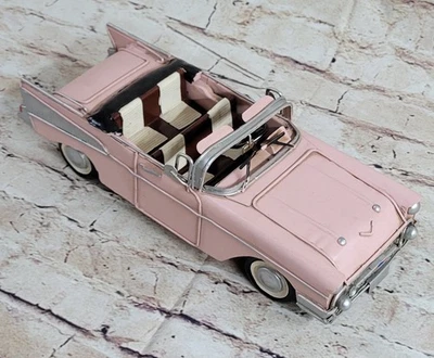 Chevrolet Bel Air Convertible (1957, 1/10 scale diecast model car, Pink Figurine - Image 1 of 4