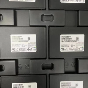 Samsung PM983 3.84TB server SSD U.2 Nvme Pcie MZ-QLB3T80 MZQLB3T8HALS-00007 - Picture 1 of 4