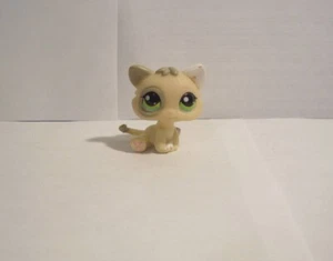 LITTLEST PET SHOP CAT KITTEN # 1074 CREAM GRAY WHITE With GREEN EYES - Picture 1 of 3
