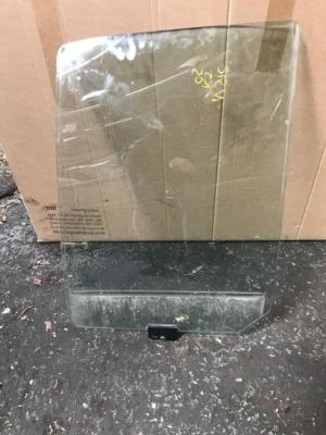 JEEP CHEROKEE KJ N/S VIDRIO PUERTA TRASERA LADO DEL PASAJERO 2001-05 Foto 1 de 2