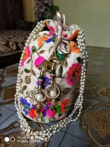 Bolso sin asas indio con cuentas de perlas para boda fiesta bolsa Potli bolso nupcial bordado cartera  - Imagen 1 de 4