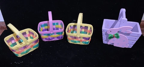 VINTAGE SPEARHEAD 1991  LOT OF 4 MINIATURE 2" HAND BASKETS PLASTIC Cover