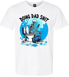 Camiseta Doing Dad Sh*t Divertida Regalo Día del Padre Para Padre Calavera Azul Versión 3 - Imagen 1 de 10