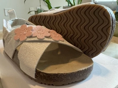 Carter’s 学步儿童 Candice 白色/粉红色凉鞋 5 码 — 第 1/4 张图片