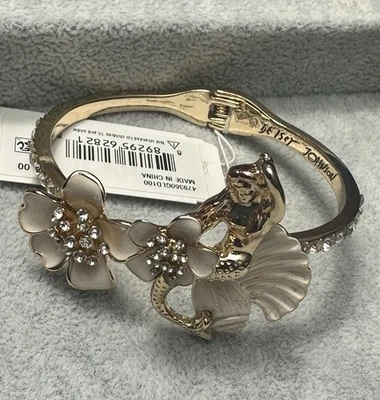 Brazalete Betsey Johnson Sirena Dije Cola Concha de Mar Océano Criatura $58 Foto 1 de 4