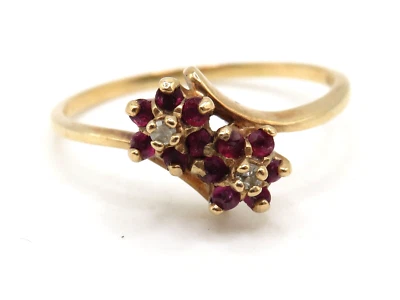 ANILLO DE ORO AMARILLO DE 10k para dama con 12 rubíes naturales y 2 diamantes s.c. talla 8,75 * Foto 1 de 4