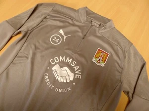 NORTHAMPTON TOWN FC | 24 | TARIQE FOSU | 1/4 ZIP TRAINING TOP 2024-2025 | Gr. M - Bild 1 von 5
