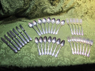 ONEIDA DELUXE STAINLESS FLATWARE SINGLE FLOWER 34pcs - Image 1 of 4