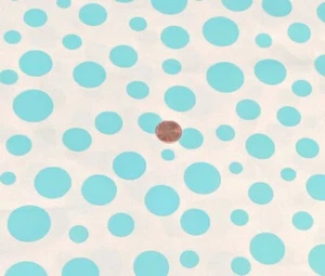 Tela de algodón blanco con puntos acuáticos de varios tamaños de Michael Miller, por media yarda - Imagen 1 de 4