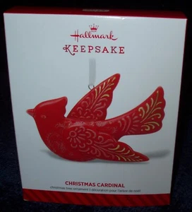 2014 Hallmark CHRISTMAS CARDINAL Golden Accents Ceramic Keepsake Ornament - Picture 1 of 6