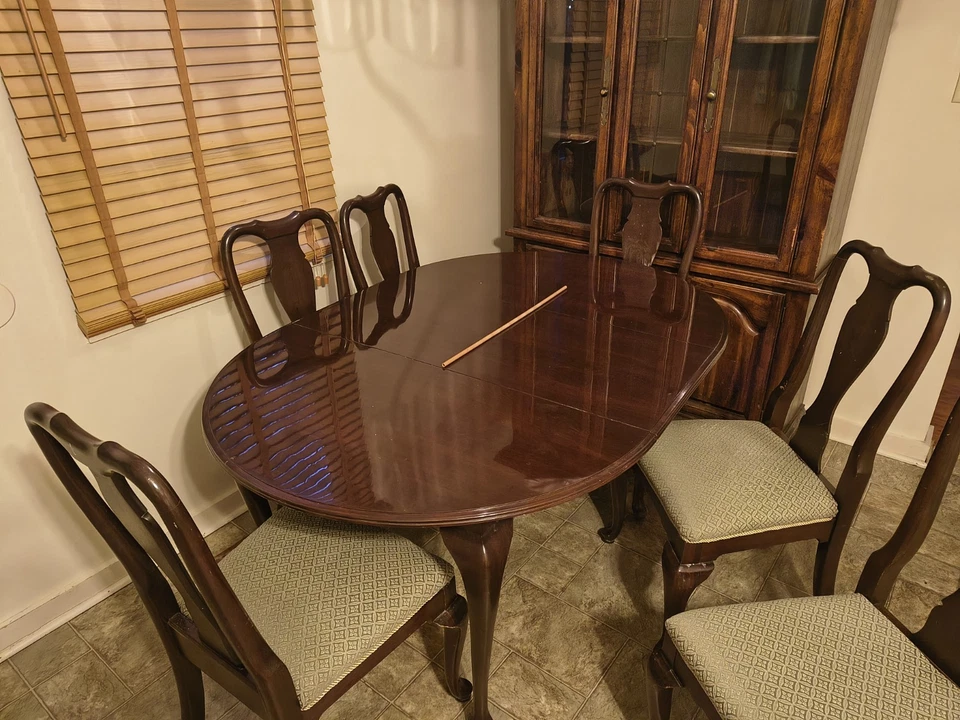 Круглый обеденный стол из красного дерева на шесть человек — 12 человек - Изображение 1 из 4