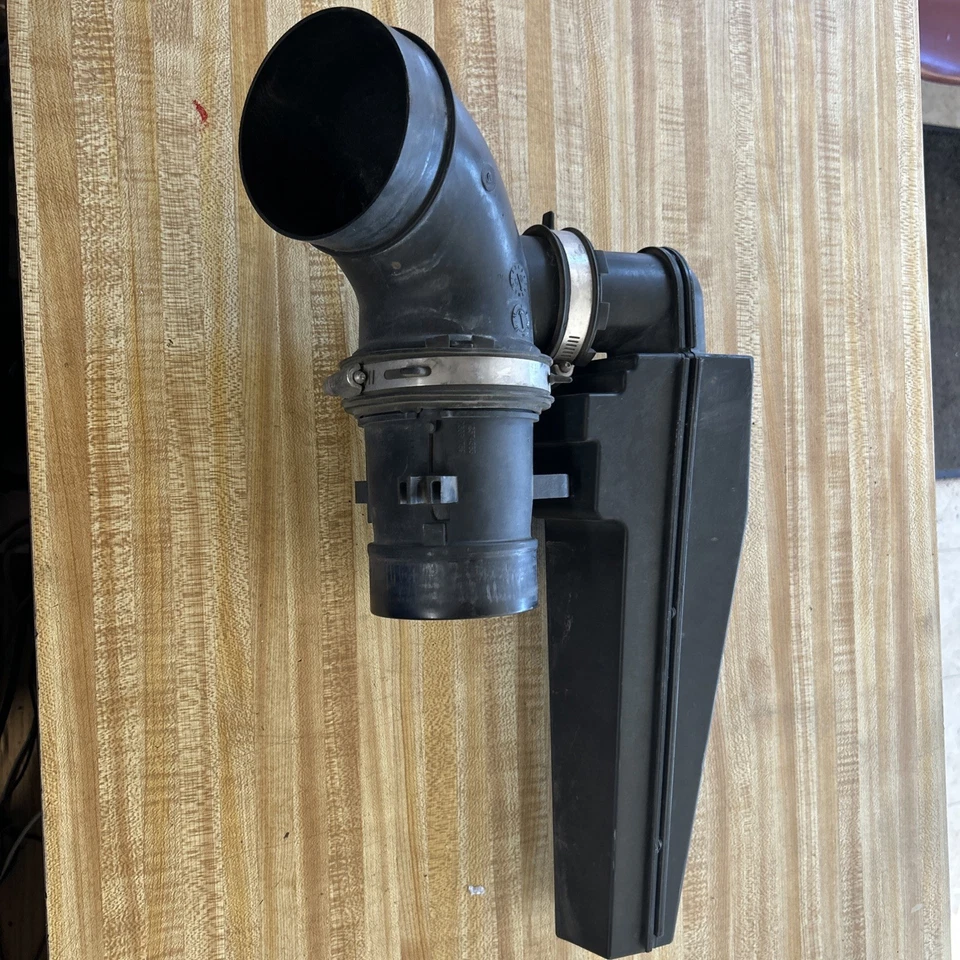 For GMC Savana 4500 2009-2015 Mass Air Flow Meter With Housing Oem 12574383 - Image 1 of 4