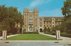 West Lafayette Indiana~Purdue University~Spitzer Court~Men's Quad~1950s Postcard - Picture 1 of 5
