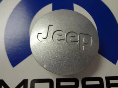 Tapacubos centrales de rueda Compass Wrangler Commander Grand Cherokee buje satinado Mopar Foto 1 de 4