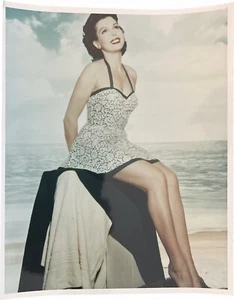 Ann Miller Vintage 8x10 pulgadas Foto Clásica Hollywood Pin-up en Traje de Baño por Surf - Imagen 1 de 3