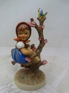Estatuilla Goebel Hummel 6 pulgadas manzano pájaro niña TMK5 141 - Imagen 1 de 6