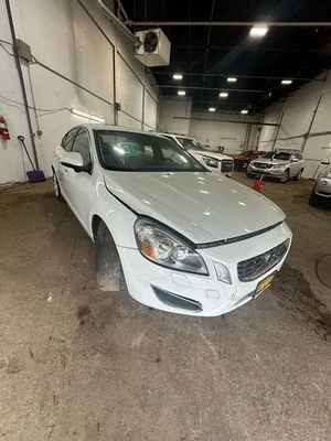 12 13 VOLVO 60 SERIES Alternator - Image 1 of 4