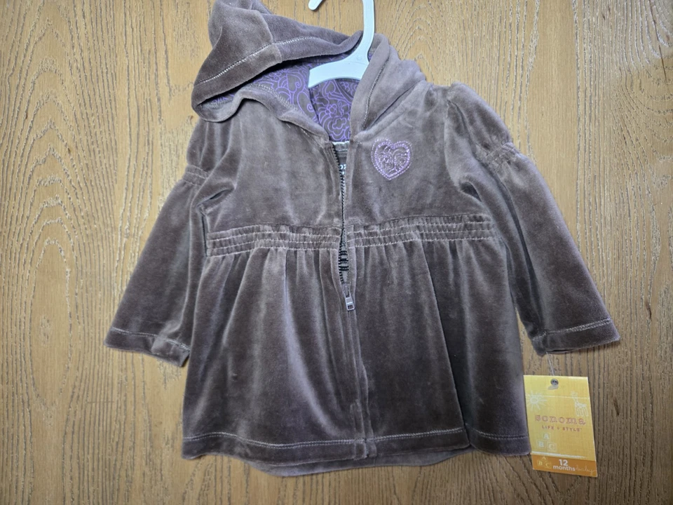 NWT Size 12M Sonoma brown hooded zip up jacket w/ heart New - Imagem 1 de 3