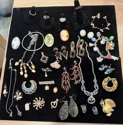 BEAUTIFUL LOT OF ANTIQUE  & VINTAGE JEWELRY Inc  STERLING SILVER - Image 1 of 4