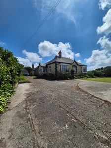 6 bedroom bungalow for sale, sea views - Picture 1 of 24