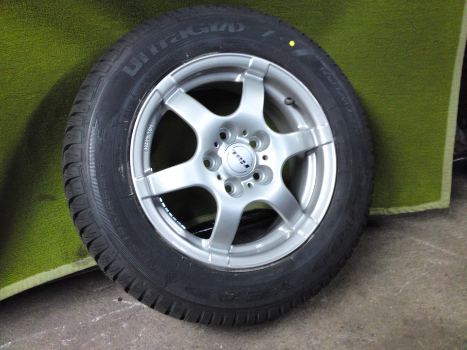 4St. VW Audi Skoda Winterreifen auf Alufelgen Rial Giro 6,5x15 ET45 5x112 NEU - Bild 1 von 1