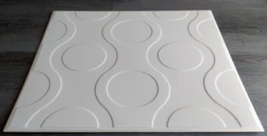 Azulejos de Techo Pegamento 20" x 20", Espuma, VALENCIA Pintado Blanco Vainilla, 40 Piezas - Imagen 1 de 6