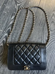 Stunning Chanel handbag (authenticated) - Picture 1 of 6