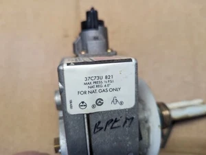 Bradford White 37C73U 821, Natural Gas Valve for Water Heater - Picture 1 of 9