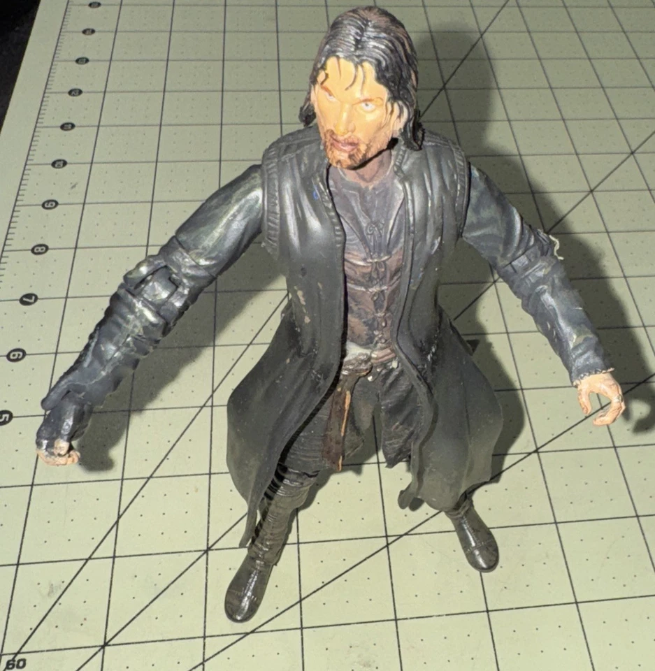 Figura de acción 2001 El Señor de los Anillos LOTR Fellowship Of The King Strider Foto 1 de 4