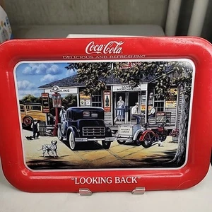Vassoio da portata vintage Coca-Cola guardando indietro metallo latta pubblicità da collezione - Foto 1 di 2