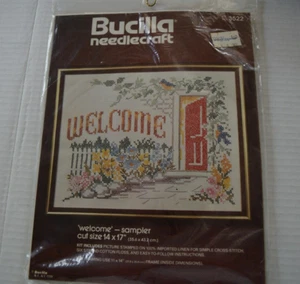 Kit Bucilla Needlecraft #3522 - Campionatore ""Benvenuto"" - SIGILLATO - Foto 1 di 4