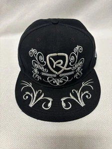 NWOT Rocawear Black/Silver Street Hip-Hop Fitted Hat Sz 7 3/8 - Picture 1 of 7