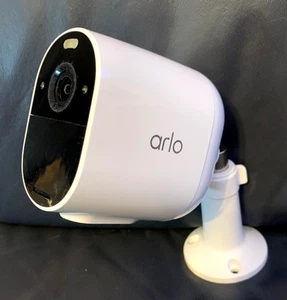 Arlo Essential Spotlight in guten bis sehr guten gebrauchten Zustand! - Bild 1 von 10