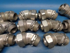 (26) Conectores de conducto Appleton ST-4575 3/4" herméticos a líquidos 45° - 11 tuercas faltantes - Imagen 1 de 4