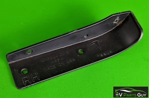 Tesla Model S 2012-2016 REAR WHEEL LINER BRACKET- RIGHT, PASSENGER- 1016324-00-B - Picture 1 of 3