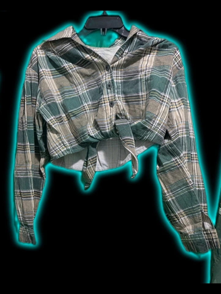 Top corto de manga larga verde y caqui para mujer Foto 1 de 1