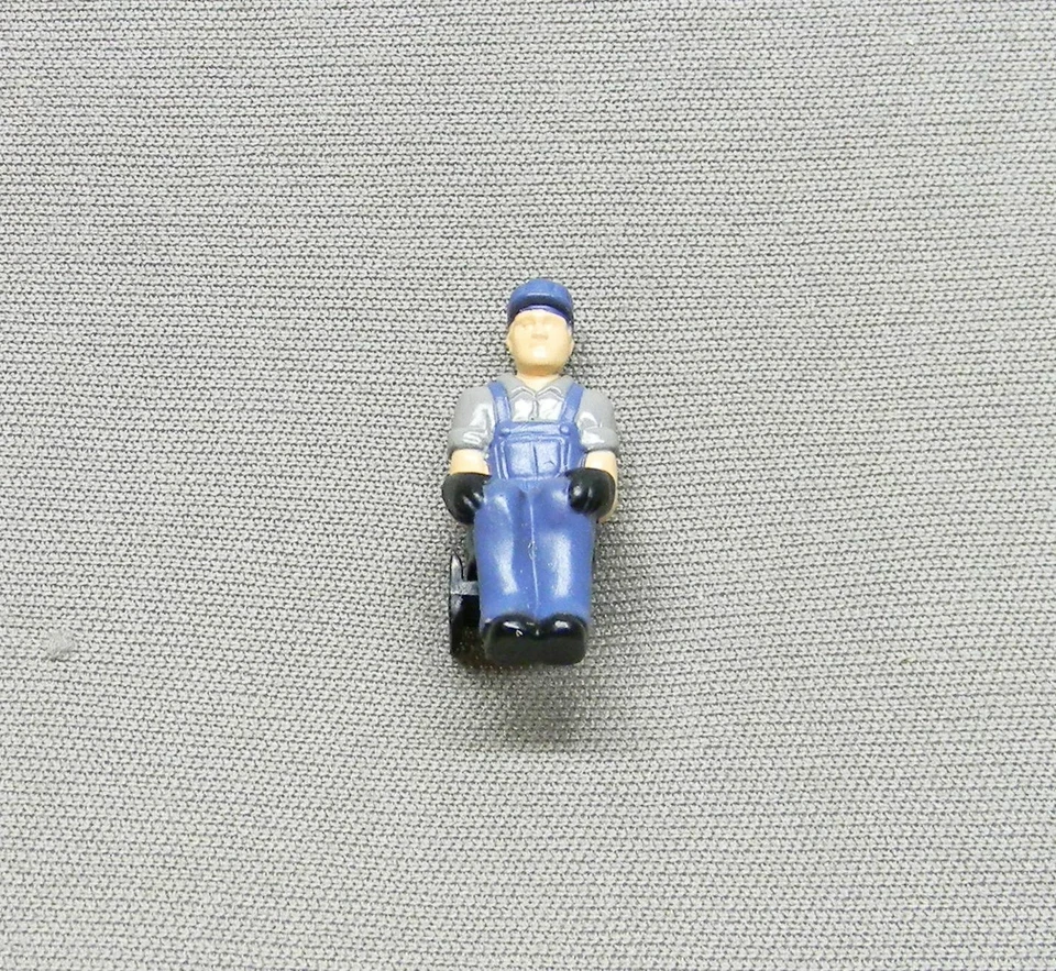 LIONEL REPLACEMENT PART - ENGINEER w/ BRACKET RH 0-4-0 O GAUGE 6208661018 NEW - Image 1 of 1