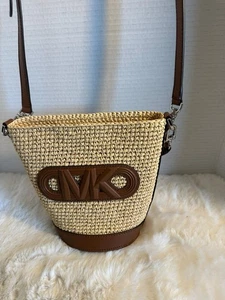 Michael Kors Townsend Medium Straw Bucket Bag Leather Trim Strap Crossbody - Picture 1 of 8