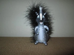 DE CARLINI Vetro Soffiato Grigio Skunk Decorazione Natalizia con Coda di Maribou *Italia - Foto 1 di 5
