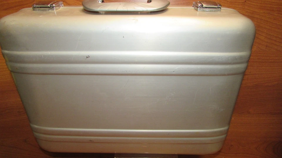 复古 Zero Halliburton 铝组合锁附件 18"x13"x6" 金属保护壳 — 第 1/4 张图片