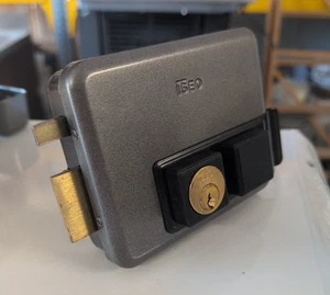 ElettroSerratura Iseo Con Tettuccio 5250 SX 20 Entrata 70 Vern 5 Seg. Luminoso - Foto 1 di 12