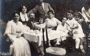 BL355 Carte Photo vintage card RPPC groupe famille table - Picture 1 of 1