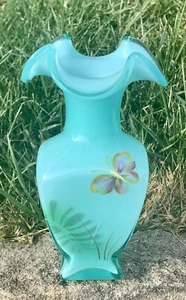 Jarrón con volantes Fenton MARIPOSA PINTADA A MANO ~ Firmado K CEBADA - Imagen 1 de 12