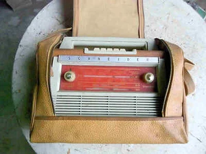 Altes KOFFERRADIO mit Marke Schneider mit Tasche - Picture 1 of 1