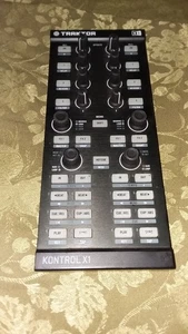 Native Instruments Traktor Kontrol X1 Dj mixer - Picture 1 of 3