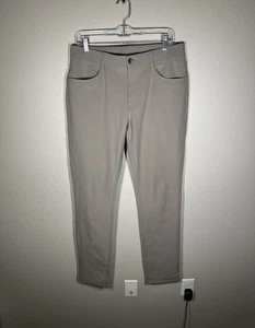 Vuori Meta Herrenhose Größe 32 x 33 sportlich schmale Passform in Birke (V430) Golf Freizeit - Bild 1 von 12