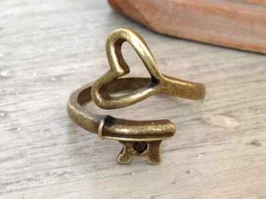 Adjustable Skeleton Key Heart Ring Antique Bronze Vintage Style Statement Ring - Picture 1 of 3