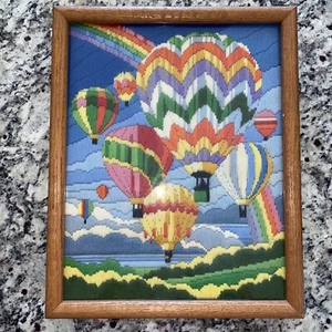 Vintage Needlepoint Hot Air Balloons Rainbow Framed Finished Grannycore USA - Picture 1 of 4
