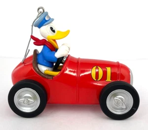2001 Hallmark Keepsake Donald Duck Motoring Ornament – Disney Christmas VTG - Picture 1 of 6