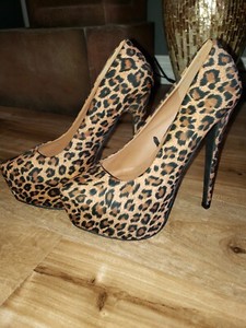 FOREVER 21 Leopard High (3-3.9 in) Heel 